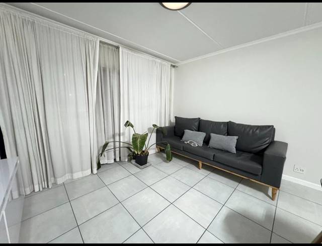 2 BEDROOM PROPERTY TO RENT IN CROWTHORNE AH